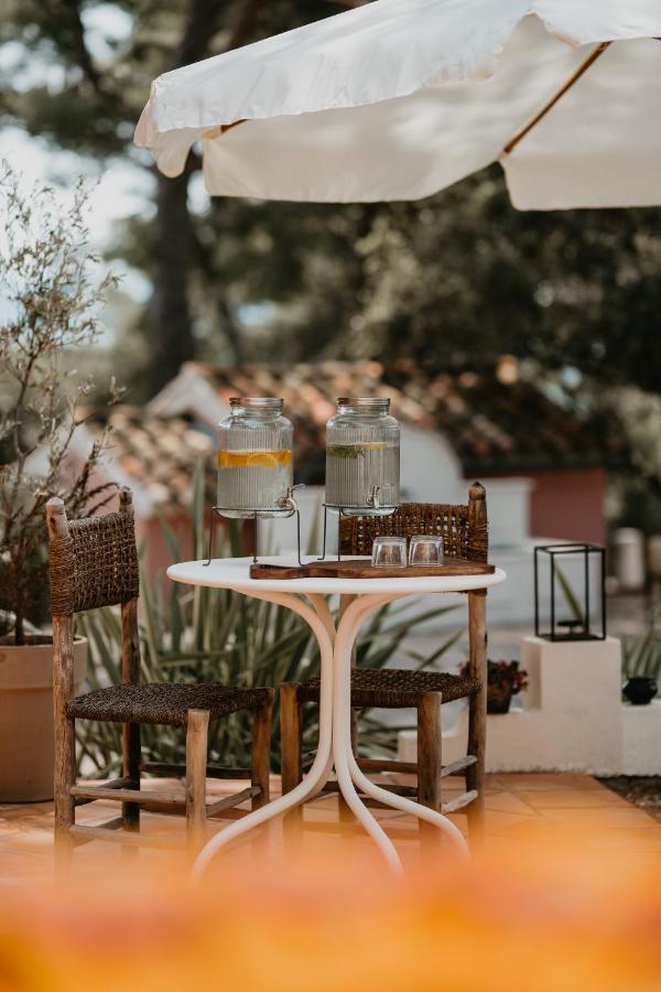 Bed and Breakfast Le Cigalon Le Beausset Exterior foto