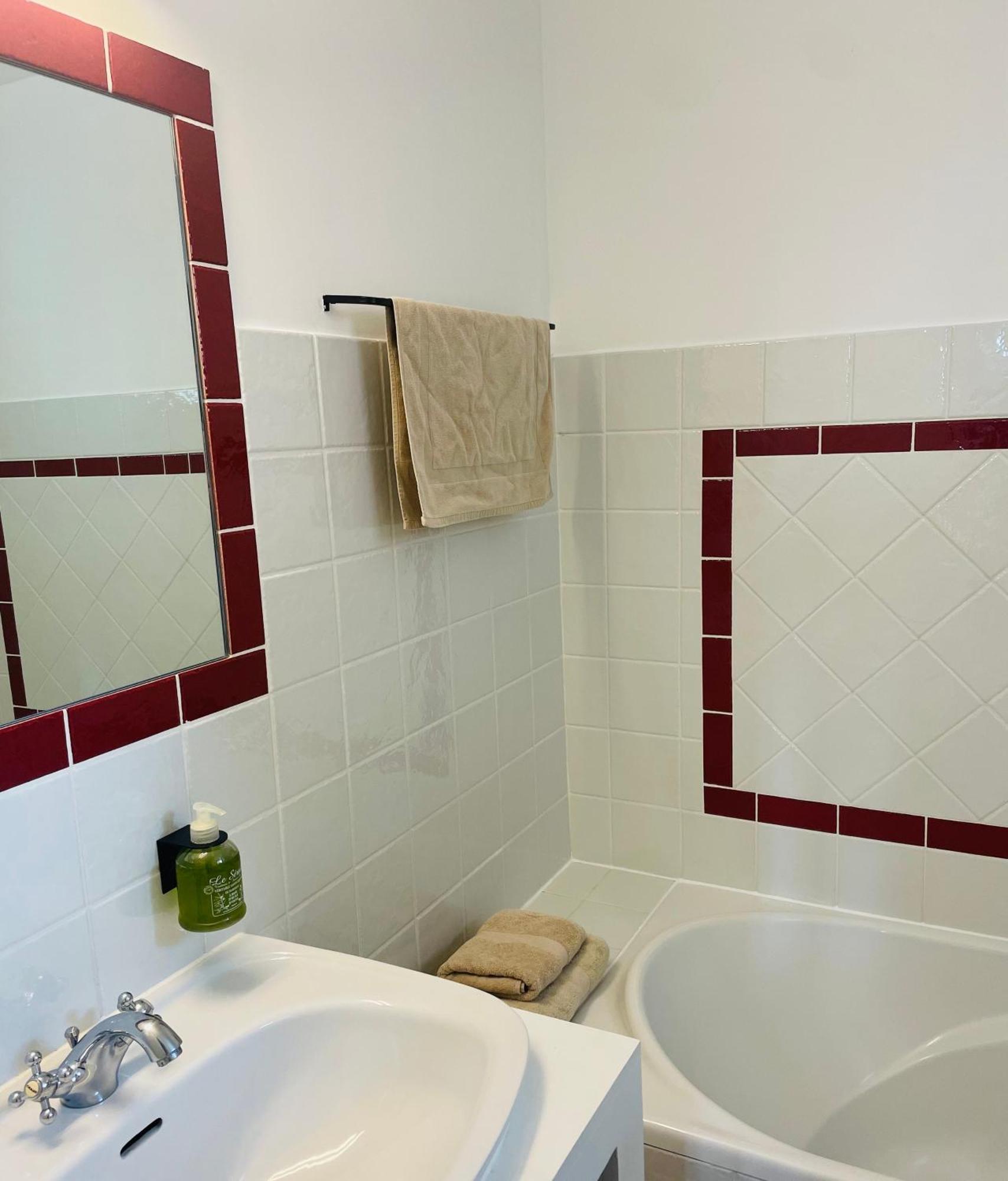 Bed and Breakfast Le Cigalon Le Beausset Habitación foto